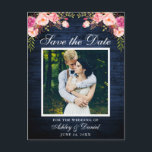 Cartão Postal De Anúncio Rústica Blue Wood Floral Rosa Salva a Foto da Data<br><div class="desc">A Madeira Azul Rústica Salva O Cartão-Postal Do Noivado De Data - Moldura De Cor-De-Água,  Cor-De-Rosa,  Floral,  Branco</div>