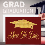 Cartão Postal De Anúncio Salvar O Formando Dourado Faux De Graduação De Dat<br><div class="desc">Envie este cartão-postal elegante e elegante preto e falso de graduação em ouro para sua família e amigos. Graduação Salva a data do cartão postal moderno e simples design apresenta um boné de formatura. Mude a cor vermelha para a sua própria cor escolar.</div>