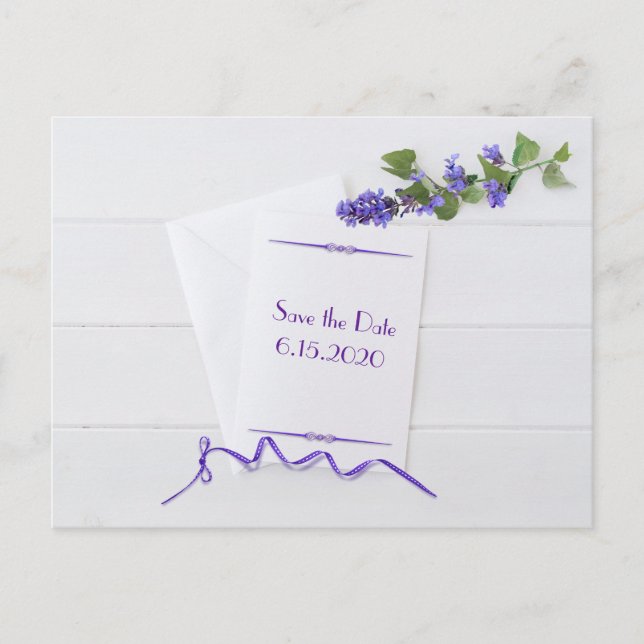 Cartão Postal De Anúncio Salve a data com flores roxas (Frente)