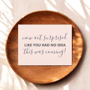 Cartão Postal De Convite Agora Finja Surpresa Seja Minha Dama de Honra Rosa