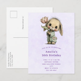 Cartão Postal De Convite Aniversário do Coelhinho Fofo Segurando um Tulipa