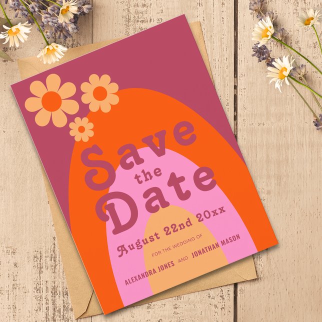 Cartão Postal De Convite Casamento com Retro Moderno dos anos 70 (Retro daisy arch wedding save the date custom budget postcard )