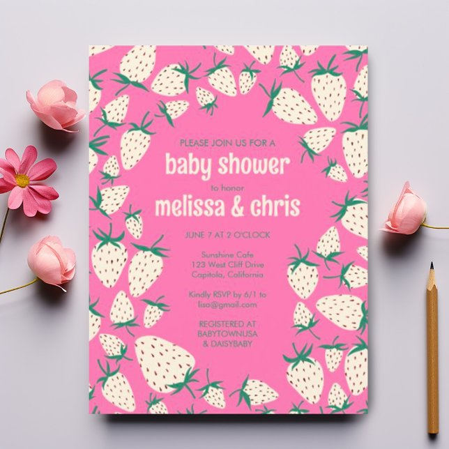 Cartão Postal De Convite Chá de fraldas PERSONALIZADO de Amorango Branco (Cute white strawberries on a pink background for these custom baby shower invitation postcards. )