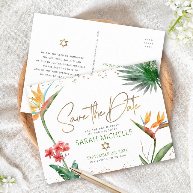 Cartão Postal De Convite Data de Bat Mitzvah Floral Tropical Dourado Script (Criador carregado)