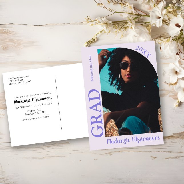 Cartão Postal de Convite de Formatura Retro Modern (Y2K Purple Retro Modern Graduation Invitation Postcard)