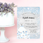 Cartão Postal De Convite Doce, 16 festas de azul prateado<br><div class="desc">Para um doce elegante 16,  16 anos. Um fundo metálico falso prateado. Decorado com poeira azul esfolada e um vestido para uma festa de maravilha do inverno. Personalize e adicione um nome,  idade e detalhes da festa. O nome é escrito com um script de estilo manuscrito</div>