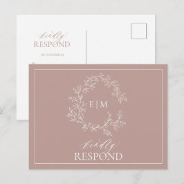 Cartão Postal De Convite Dusty Rosa Leafy Crest Monograma RSVP de Casamento