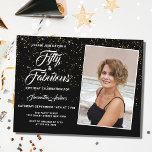 Cartão Postal De Convite Elegante 50 e Fabulosa Foto Dourada brilhante Pret<br><div class="desc">Convide a família e os amigos para a 50ª festa de aniversário com este convite elegante e na moda. Apresenta brilho dourado sobre fundo preto e na moda tipografia. Você pode facilmente substituir a foto por uma de suas e personalizar os detalhes.</div>