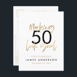 Cartão Postal De Convite Escrito simples de na moda elegante de 50 anos mod<br><div class="desc">Simples na moda de 50 anos de aniversário com um roteiro elegante de ouro e um convite de 50 anos geométrico. Padrão geométrico moderno do dorso. Parte de uma coleção.</div>