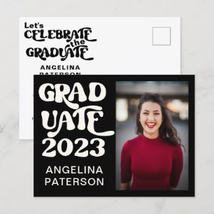 Cartão Postal De Convite Festa de Graduação Preto e Branco com Letra Retro