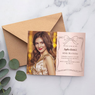 Cartão Postal De Convite Rosa dourado, arco de foto-aniversário desenhado à