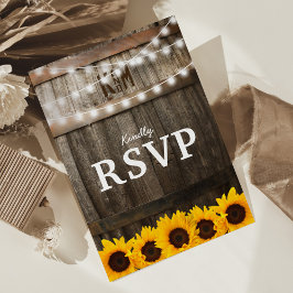 Cartão Postal De Convite RSVP de Casamento Rustic Country | Luzes de girass