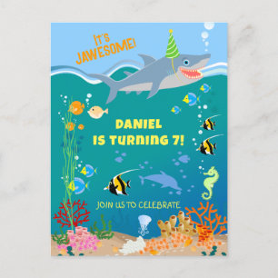 Cartão Postal De Convite Tubarão sorridente sob o menino do mar Festa de An