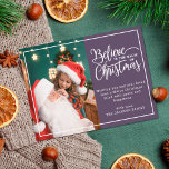 Cartão Postal De Festividades 2 fotos da família violeta Acredite na magia do Na<br><div class="desc">Cartão postal de cartões de natal moderno com um dos seus retratos preferidos da família de Natal à esquerda complementado por uma verdadeira folha de alumínio de ouro e uma redação que diz "Acredite na magia do Natal" à direita sobre um fundo violeta moderno, personalizável com a sua própria mensagem...</div>
