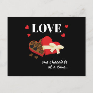 Cartão Postal De Festividades Amor Um Chocolate por Vez Engraçado