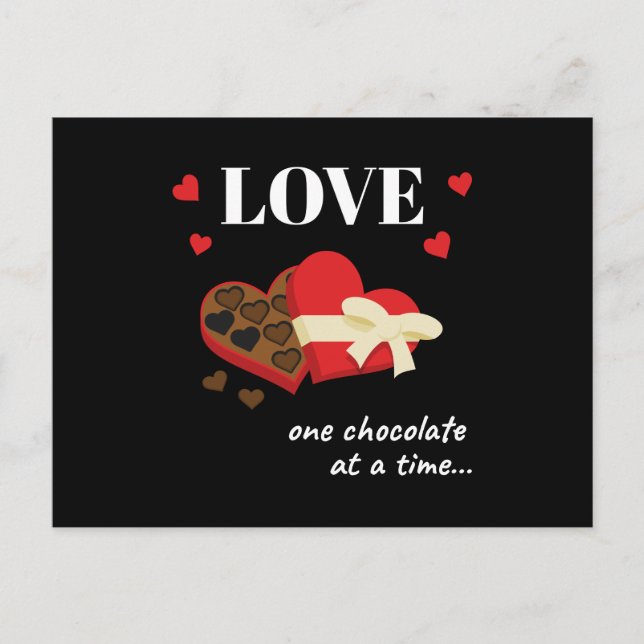 Cartão Postal De Festividades Amor Um Chocolate por Vez Engraçado (Frente)