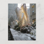 Cartão Postal De Festividades Anjo de Natal<br><div class="desc">Anjos de Natal no Rock Center em Nova Iorque no Natal.</div>