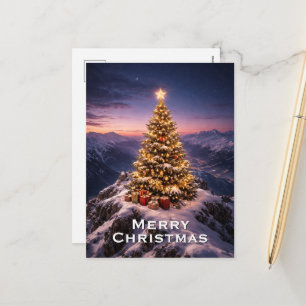 Cartão Postal De Festividades árvore de Natal no topo de uma montanha personaliz