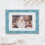 Cartão Postal De Festividades Blue Fair Isle Winter Knit Foto Natal<br><div class="desc">Envie desejos de férias calorosos embrulhados em um design confortável e festivo com este Cartão-postal de Natal Fotográfico, com um agradável fundo de tricô de Fair Isle. A intrincada design evoca o conforto do calor do inverno e da alegria de férias. Este cartão postal de Natal com fotos personalizável oferece...</div>