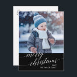Cartão Postal De Festividades Caligrafia Escura Elegante Foto Feliz de Natal<br><div class="desc">Esta elegante caligrafia escura Merry Christmas foto card faz o perfeito cartões de natal moderno. A design neutra apresenta um cartão de feriado minimalista decorado com tipografia romântica e caprichosa. Adicione a sua foto de Natal da família e personalize o cartão postal com seu nome de família, ano, saudação pessoal...</div>