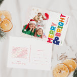 Cartão Postal De Festividades Cartão-postal de Feliz colorido e feriado brilhant<br><div class="desc">Capturar a alegria e a magia da época de férias com esta feliz única e festiva, colorida e um cartão-postal brilhante. Seu design simples, porém divertido, apresenta uma paleta colorida do arco-íris de vermelho, verde, amarelo, azul, laranja e rosa, criando uma atmosfera vibrante e alegre. A abordagem criativa e minimalista,...</div>