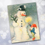 Cartão Postal De Festividades Cartão-postal de Natais vintages Elf e Snowman<br><div class="desc">Um dos elfos Papais noeis segura uma vela acesa para um boneco de neve para ver nesta deliciosa imagem de arte da era vitoriana. Celebrar os Feriados à moda antiga!</div>