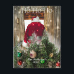 Cartão Postal De Festividades Cartão-postal de Papais noeis Ho Ho Ho Ho<br><div class="desc">Cartão-Postal Para Papais noeis De Ho Ho Ho.  Ramos de pinheiro e ornamentos coloridos. Personalize esta placa com o modelo que eu configurei para você. Não precisa ser experiente em tecnologia. Calma!</div>