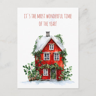 Cartão Postal De Festividades Casa vermelha adornada com neve e verde