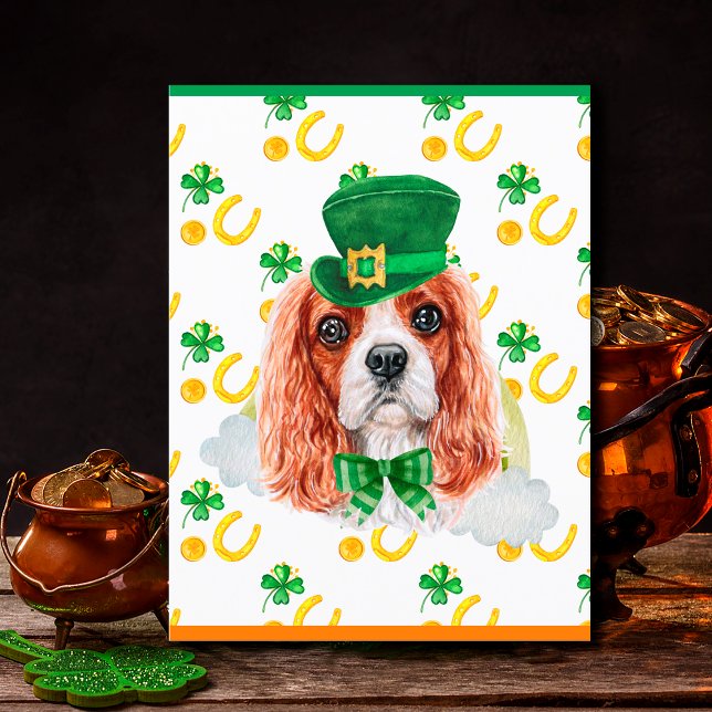 Cartão Postal De Festividades Cavalier King Dog Shamrock Rua Dia dos Patricks (Criador carregado)