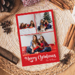 Cartão Postal De Festividades Clássico Vermelho Feliz Natal Vertical 3 Foto<br><div class="desc">Celebre a estação com este cartão postal de 3 fotos de Natal Merry Christmas, original clássico, vermelho, com um toque de charme vintage. A design minimalista apresenta uma elegante paleta de cor vermelha e branca, evocando o espírito aconchegante do inverno. O seu apelo moderno e divertido, aliado à formulação tradicional,...</div>