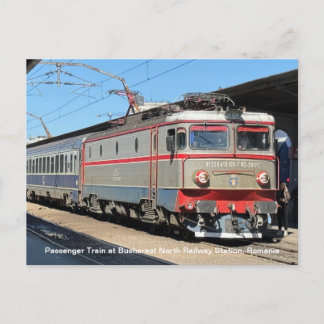 Cartão Postal De Festividades Comboio de passageiros na estação ferroviária de B