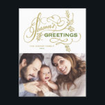 Cartão Postal De Festividades Elegant Season's Saudações Flourish Family Photo<br><div class="desc">Saudações da temporada! Enviar saudações calorosas nesta temporada com este cartão postal personalizável de saudações da temporada. Ele apresenta uma escrita química com sotaque foliar. Personalize adicionando sua própria foto,  nome e mensagem. O cartão postal Saudações desta temporada elegante está disponível em outros estoques de papelão.</div>