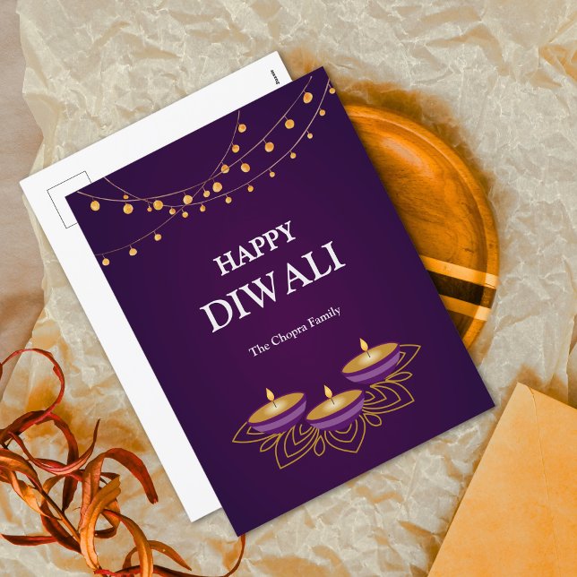 Cartão Postal De Festividades Elegante Mandala diyas personalizado Purple Diwali (Criador carregado)