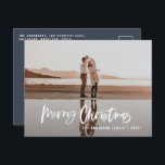 Cartão Postal De Festividades Escrita fotográfica mínima e moderna, Natal<br><div class="desc">Orçamento Feliz Natal moderno 1 foto de cartão de Natal. Marinho azul e design de feriado branco moderno. Script de texto com uma borda moderna. Mão pintada de bolinhas escondido. Altere a cor do backer para personalizar.</div>