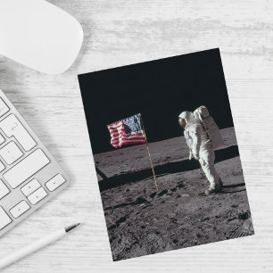 Cartão Postal De Festividades Espaço Sideral, Astronauta na Lua e Bandeira Ameri