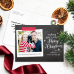 Cartão Postal De Festividades Estilo de Letra de Quadro de Natal Feliz<br><div class="desc">Envie cartões de natal caprichosos e encantadores com este cartão postal de Natal amigável, que coloca seu dentro de foto favorito em um quadro de filme instantâneo, com um sotaque gráfico vermelho e cor-de-rosa giro ao lado do estilo de letra de cor branca, texto feliz de Natal em um fundo...</div>