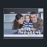 Cartão Postal De Festividades Estrela Feliz de Hanukkah de David Photo Postcards<br><div class="desc">Os cartões postais de fotos de David Holiday e Feliz Hanukkah Star de David Holiday são perfeitos para todos os seus amigos e família neste feriado. Personalize o texto com seu nome de família e o ano e troque a foto por uma foto de seus filhos, animais de estimação ou...</div>