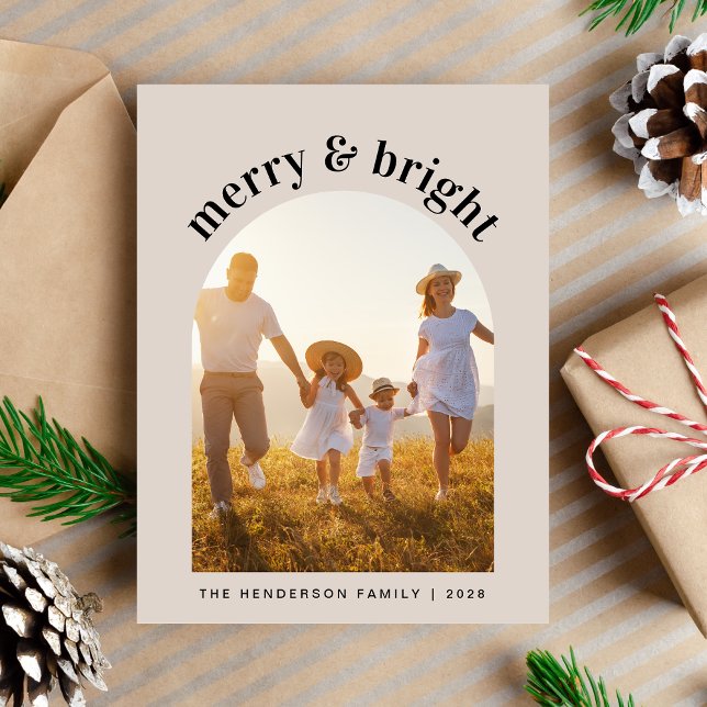 Cartão Postal De Festividades Feliz Bright Arch de Natal 2 Foto (Capture the essence of the holiday season and share the warmth of your love and laughter)
