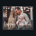 Cartão Postal De Festividades Feliz Hanukkah Brush com a legenda de fotos<br><div class="desc">Feliz Hanukkah! Envie desejos de férias e saudações com este cartão postal de feriado. Ele apresenta 'Happy Hanukkah' em letras de pincel. Personalize este cartão de feriado adicionando sua foto favorita,  saudação,  nomes e outros detalhes. Disponível como cartão plano,  cartão dobrado e cartão postal.</div>