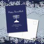 Cartão Postal De Festividades Feliz Hanukkah Simple Menorah Blue<br><div class="desc">Cartão-postal Feliz Hanukkah Blue Holiday,  com uma simples menorah branca e design de tipografia de guião. Com a inscrição personalizável branca,  você pode adicionar suas próprias informações. Uma forma festiva de enviar bons desejos aos amigos e entes queridos.</div>