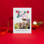 Cartão Postal De Festividades Feliz moderna e foto retrô colorida<br><div class="desc">Todos nós amamos tradições de feriado, e que melhor maneira de celebrar do que com nosso Cartão-postal de Férias Retro-decorado Moderno e Feliz Brilhante! Este inesquecível cartão postal apresenta feliz e brilho escrito em retrorreflectografia colorida, criando uma estética divertida e moderna. Com ele, você pode personalizar sua foto de Natal...</div>