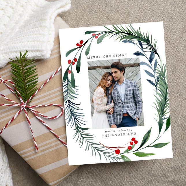 Cartão Postal De Festividades Festivo Greenery & Holly Berries Wreath Foto (Criador carregado)