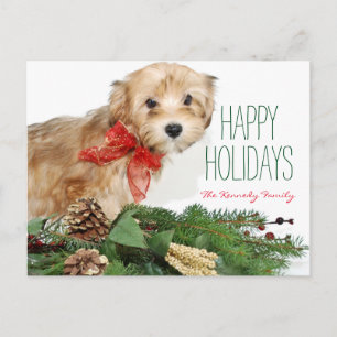 Cartão Postal De Festividades Filhote de cachorro do Natal com arco vermelho