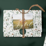Cartão Postal De Festividades Folhagem mínima moderna 1 fotografar guião elegant<br><div class="desc">Cartaz de Natal elegante e alegre e elegante,  com o mínimo de desenhos fológicos modernos. A mão pintada de eucalipto,  folhagem mínima e coroa rattan moderna dão a este cartão de feriado uma sensação luxuosa. Em verdes clássicos,  castanhos e cinzentos.</div>