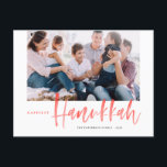 Cartão Postal De Festividades Foto da Caligrafia de Pincel de Hanukkah Red Happi<br><div class="desc">Chanucá mais feliz! Mande cartões de natal para seus entes queridos com este cartão postal Feliz Hanukkah. Apresenta caligrafia moderna de pincel vermelho com um padrão delicado de neve correspondente. Personalize adicionando uma foto, nomes, data e mensagem. Este cartão-postal festivo para caligrafia vermelha está disponível em outras cores e produtos....</div>