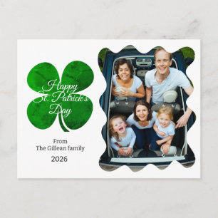 Cartão Postal De Festividades foto da família com trevos verdes do dia de São Pa