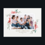 Cartão Postal De Festividades Foto das Flores de Natal Vermelhas Elegante Waterc<br><div class="desc">Feliz Natal! Envie desejos de férias e saudações com este cartão com fotos de férias elegante e vintage. Apresenta ilustrações de cor d'água da poinsettia vermelha com verde. Personalize este cartão floral de Natal adicionando a sua foto favorita, saudação, nomes e outros detalhes. Os textos são perfeitamente editáveis. Disponível como...</div>