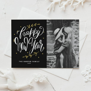 Cartão Postal De Festividades Foto de Ano Novo com Caligrafia Preta e Coroa