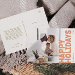 Cartão Postal De Festividades Foto de Cheio Moderno Negrito Feliz<br><div class="desc">Envie desejos calorosos nesta temporada de festas com este cartão postal de festas feliz, único e bonito e corajoso, com foto de cheio. Sua design simples e minimalista apresenta elementos inspirados em rosas claro, coral pastel, verde-sábio, borrão e matizes de pêssego. Celebrando o espírito festivo de dezembro, esta design traz...</div>