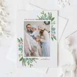 Cartão Postal De Festividades Foto de Feriado de Folhagem de Natal Watercolor<br><div class="desc">Feliz feriado! Enviar desejos de férias para a família e amigos com este cartão postal de férias verde. Apresenta a ilustração aquarela de colas,  agulhas de pinheiros e eucalipto e verde-d'água com tipografia clássica. Personalize apresentando sua foto favorita e adicionando nomes e mensagens. Itens correspondentes estão disponíveis.</div>
